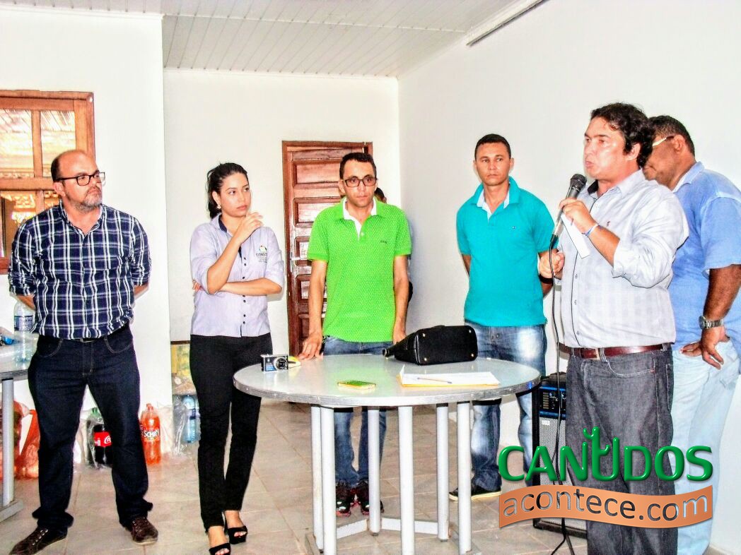 Pequenos produtores rurais comemoram recebimento de cisternas em Canudos-Ba